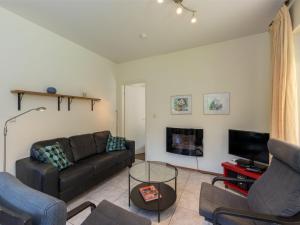 Holiday Home in Vrouwenpolder with Garden, cleaning included