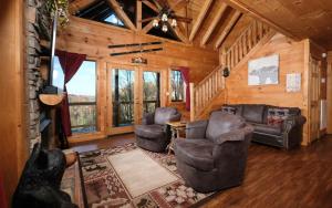 My Runaway Wagon Retreat - Hot Tub & Mountain View