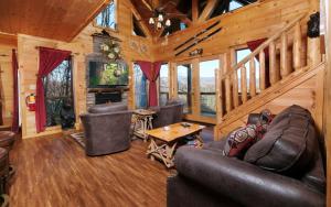 My Runaway Wagon Retreat - Hot Tub & Mountain View