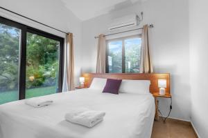 Casa Ola - Tropical Beachside Escape