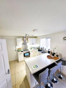 Family Friendly Modern 4BD House