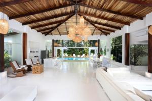 Villa Frida - Private Beachfront Villa