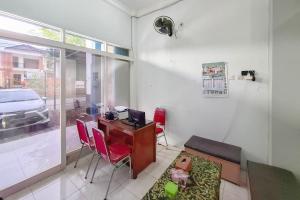 RedDoorz Syariah at Fariza Guesthouse Kendal