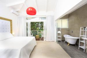 Villa Paparazzi - Private Beachfront Villa