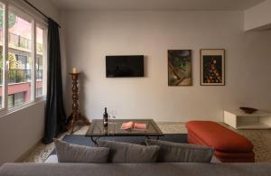 Studio Pittaki - Large Studio in Athens Historic Center, Near Acropolis