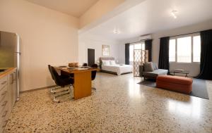 Studio Pittaki - Large Studio in Athens Historic Center, Near Acropolis