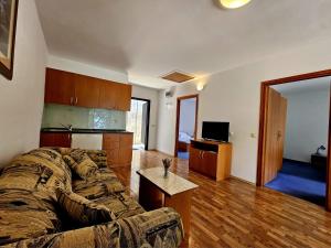 Mala Luka - Omiš, Beach Resort