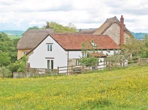 Two-Bedroom House room in Old Orchard Cottage