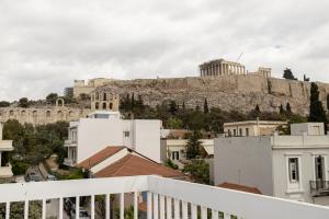 Wake Up to the Acropolis in a Hidden Gem