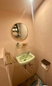 Cozy local style house only 1 min to the beach