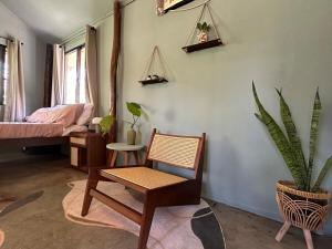 Cozy local style house only 1 min to the beach