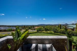 Red Lotus Guesthouse - A Grand Valley Views Escape