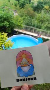 Cordes sur ciel et piscine