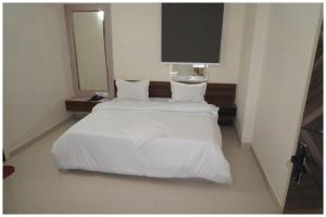 Jaipur Hotel ALTERA INN Near Bypass Road - Restaurant- Lift & Free Parking Facility - Fully Air Conditioned Rooms - Heart Of Pink City