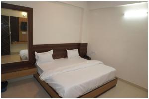 Jaipur Hotel ALTERA INN Near Bypass Road - Restaurant- Lift & Free Parking Facility - Fully Air Conditioned Rooms - Heart Of Pink City