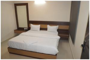 Jaipur Hotel ALTERA INN Near Bypass Road - Restaurant- Lift & Free Parking Facility - Fully Air Conditioned Rooms - Heart Of Pink City