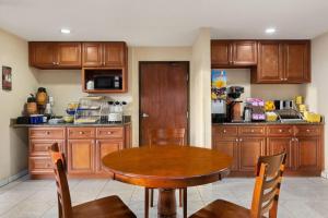 Days Inn by Wyndham Orange ParkJacksonville