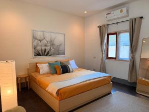 Tropical 1 Bedroom Pool House In Central Location