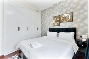 Full Marina View 2 BHK Apartment