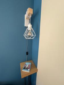 Chambre et salle de bain dans dépendance