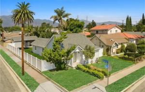 Single Cozy House with private amazing fenced backyard
