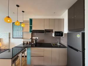 Ocean Breeze Seaview Studio by AquaBlu