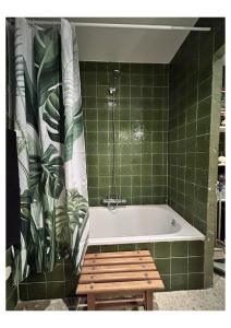 Modern & Sunny Studio