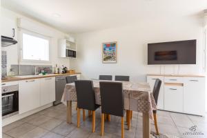 Maisons de vacances CASA LEIA - A 4 min de la plage, avec Wifi : photos des chambres