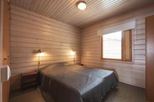 Large lakeside cabin in Tahko, No added fees