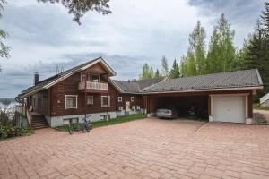 Large lakeside cabin in Tahko, No added fees