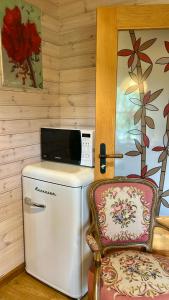 Goldingen Stone Retreat - Hot Tub and Nature