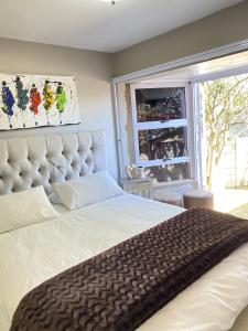 Cosy Room steps from the lake- short term stay