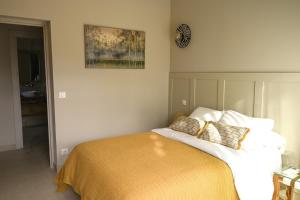 Villa Boucharel, grande piscine, à 10 min à pied de la plage