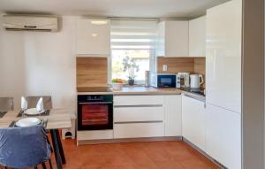 2 Bedroom Amazing Apartment In Vir