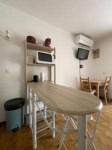 Appartements Studio Fontsainte Terrasse Parking Clim Proche Mer : photos des chambres