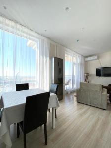 Aktau Rivera Bi Group