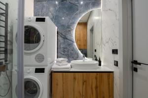 Petrovdom Apartments 24-280a in RC Manhattan, Beresteiskyi 11