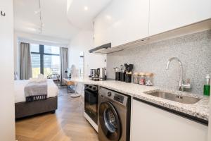 Zeeland Pier 607- 6th Floor Studio near CTICC with Onsite Parking