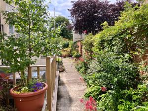 2 Bedroom Beachside House Sleeps 4 - Private Patio