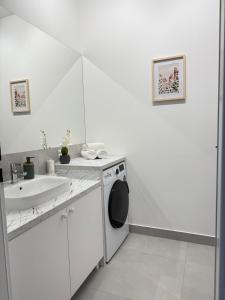 ARI Grand Black&White - 2BR with Terrace