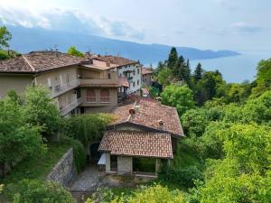 Loft panoramico a Tignale con giardino e parcheggio