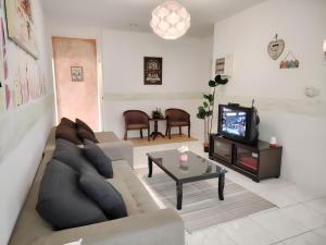Natol Homestay - Kuching Home Penthouse Airport Road
