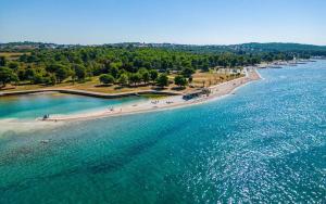 Small house apartment near the beach