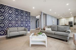 The Royal Ravine Luxury Retreat with Hot Tub & Sauna