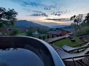 Casuțele de sub deal