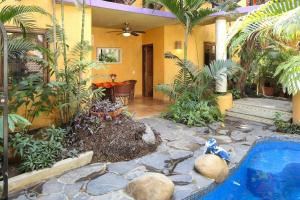 Villas del Rio 2BR2BA with dipping pool 1 block from beach New Listing