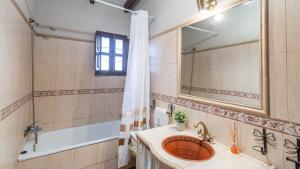 Casa Villazo I Almáchar by Ruralidays