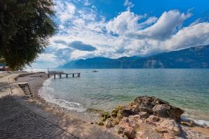 La Perla del Lago by Gardenjoy