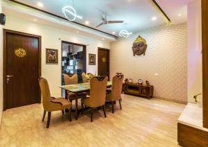 Luxury 3BHK Appartment With Fully equipped Kitchen and Balcony