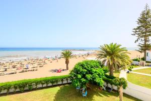 Charming 2 Bedroom Retreat with Beachfront Views